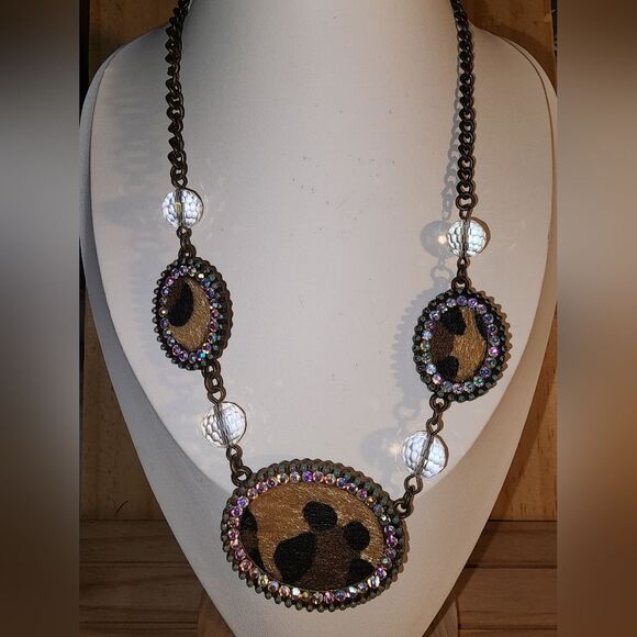 Plunder Elegant Animal Leopard Print Necklace with Crystal Accents 19"+3" Ext - Picture 1 of 16